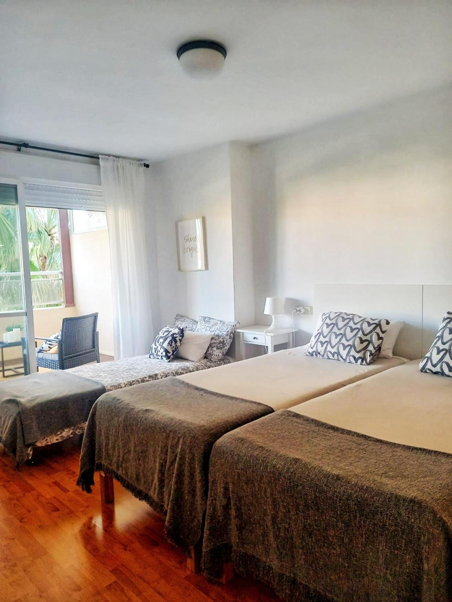 Calido Apartamento Con Gran Terraza Y Vistas A 600 Metros Del Mar เบนัลมาเดนา ภายนอก รูปภาพ